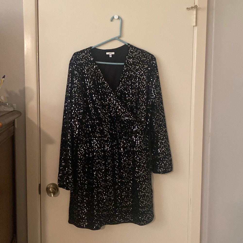 Elegant Black Sequin Long Sleeve Dress